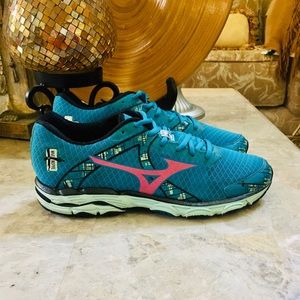 Mizuno Women's Wave Inspire Running Shoes Sz W10.5